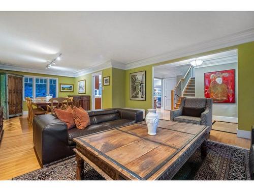 10616 Willowind Place Se, Calgary, AB - Indoor Photo Showing Living Room