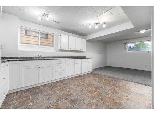 19 27 Avenue Sw, Calgary, AB - Indoor Photo Showing Kitchen