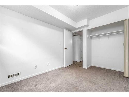 19 27 Avenue Sw, Calgary, AB - Indoor Photo Showing Other Room