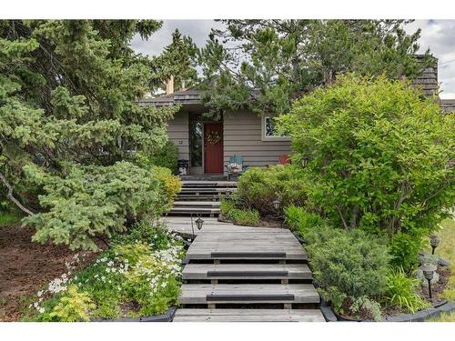 12 37 Street Sw, Calgary, AB - Outdoor