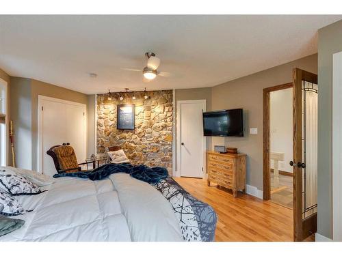 12 37 Street Sw, Calgary, AB - Indoor Photo Showing Bedroom