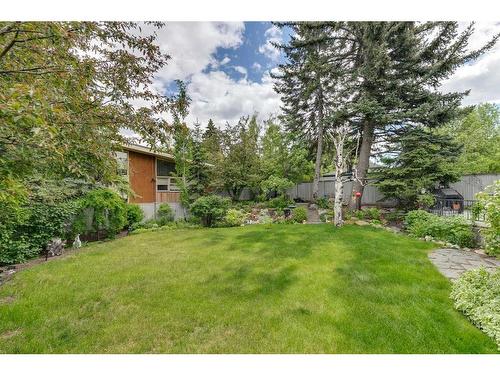 12 37 Street Sw, Calgary, AB - Outdoor