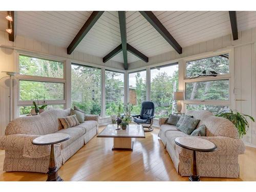 12 37 Street Sw, Calgary, AB - Indoor Photo Showing Living Room