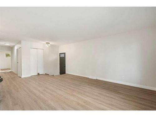 836 Maplewood Crescent Se, Calgary, AB - Indoor Photo Showing Other Room