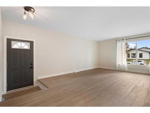 836 Maplewood Crescent Se, Calgary, AB - Indoor Photo Showing Kitchen With Stainless Steel Kitchen With Upgraded Kitchen