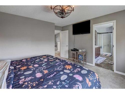 187 Reunion Close Nw, Airdrie, AB - Indoor Photo Showing Bedroom