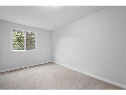 129-210 86 Avenue Se, Calgary, AB - Indoor Photo Showing Other Room