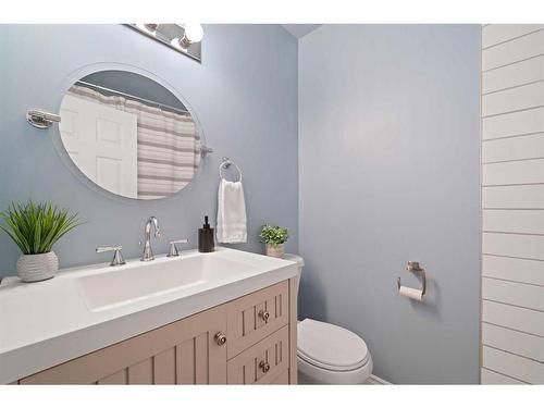 129-210 86 Avenue Se, Calgary, AB - Indoor Photo Showing Bathroom