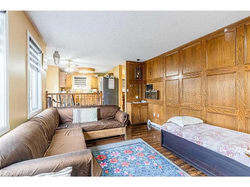 40 Whiteram Way Ne, Calgary, AB - Indoor Photo Showing Living Room