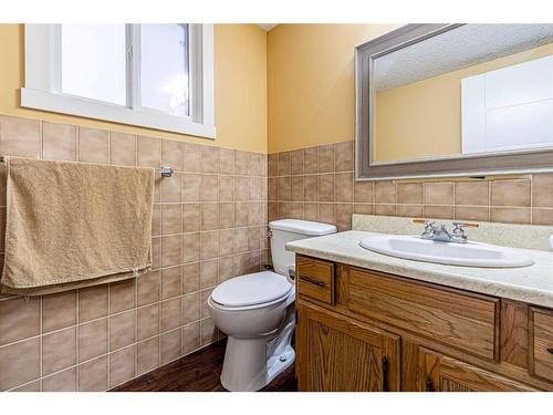 40 Whiteram Way Ne, Calgary, AB - Indoor Photo Showing Bathroom