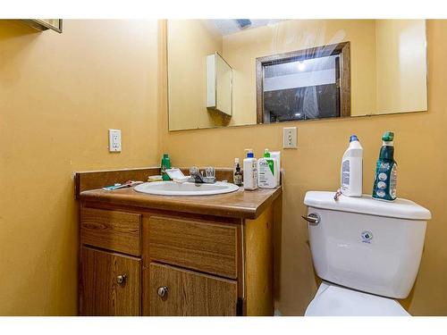 40 Whiteram Way Ne, Calgary, AB - Indoor Photo Showing Bathroom