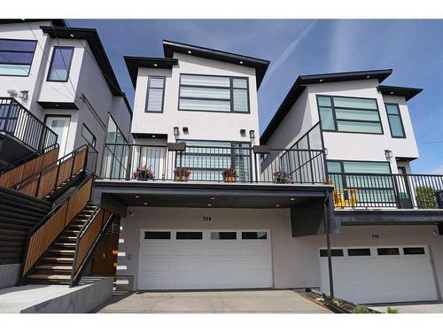 708 13 Street Ne, Calgary, AB - Outdoor With Balcony