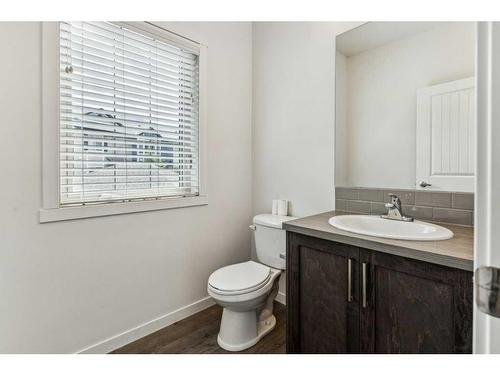 123 Legacy Point Se, Calgary, AB - Indoor Photo Showing Bathroom