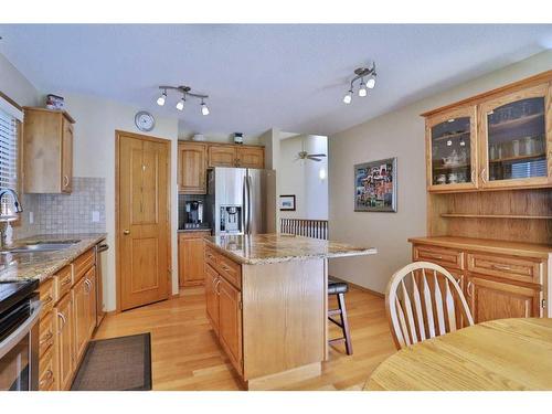 247 Hamptons Park Nw, Calgary, AB - Indoor Photo Showing Kitchen