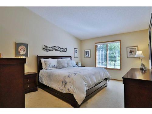 247 Hamptons Park Nw, Calgary, AB - Indoor Photo Showing Bedroom