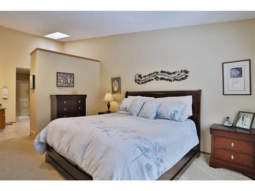 247 Hamptons Park Nw, Calgary, AB - Indoor Photo Showing Bedroom