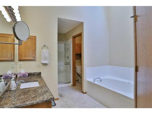 247 Hamptons Park Nw, Calgary, AB - Indoor Photo Showing Bathroom