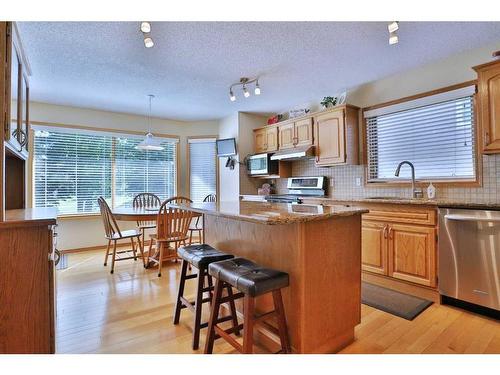 247 Hamptons Park Nw, Calgary, AB - Indoor Photo Showing Kitchen