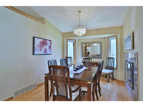 247 Hamptons Park Nw, Calgary, AB - Indoor Photo Showing Dining Room