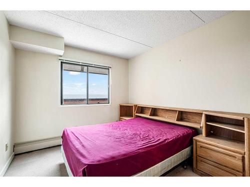 1204-5204 Dalton Drive Nw, Calgary, AB - Indoor Photo Showing Bedroom