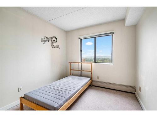 1204-5204 Dalton Drive Nw, Calgary, AB - Indoor Photo Showing Bedroom