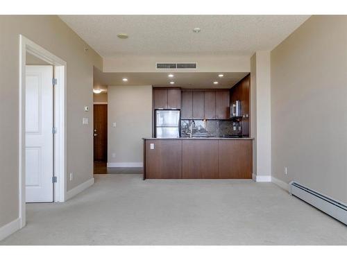 604-99 Spruce Place Sw, Calgary, AB - Indoor Photo Showing Kitchen