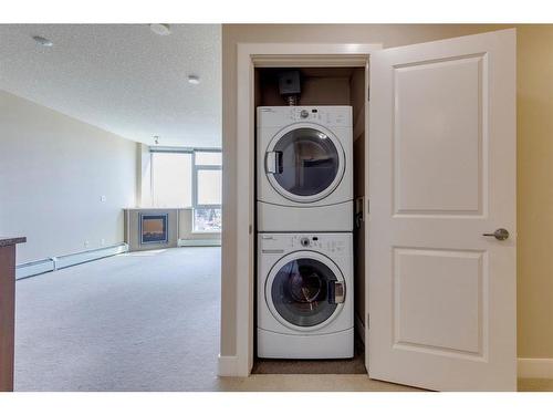 604-99 Spruce Place Sw, Calgary, AB - Indoor Photo Showing Laundry Room