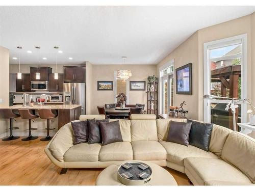 462 Mahogany Terrace Se, Calgary, AB - Indoor Photo Showing Living Room