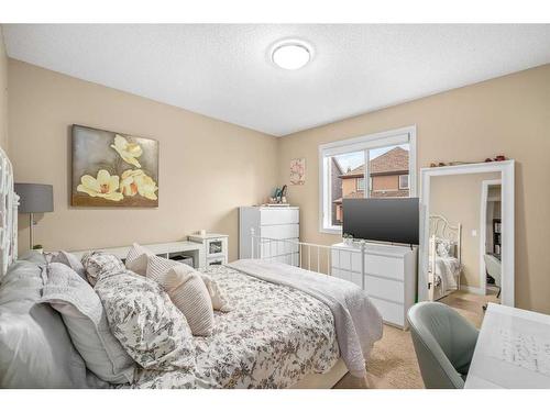 462 Mahogany Terrace Se, Calgary, AB - Indoor Photo Showing Bedroom