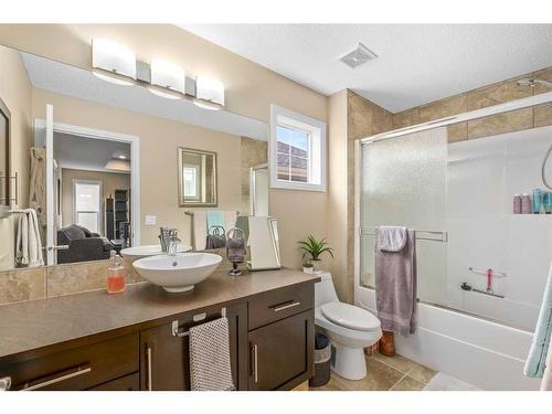 462 Mahogany Terrace Se, Calgary, AB - Indoor Photo Showing Bathroom