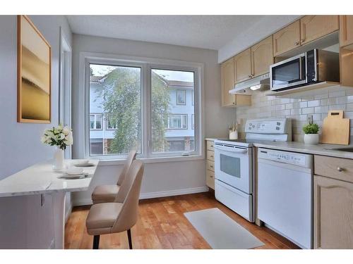 205 Coachway Lane Sw, Calgary, AB - Indoor Photo Showing Kitchen