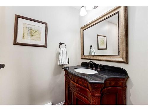 6607 Bow Crescent Nw, Calgary, AB - Indoor Photo Showing Bathroom