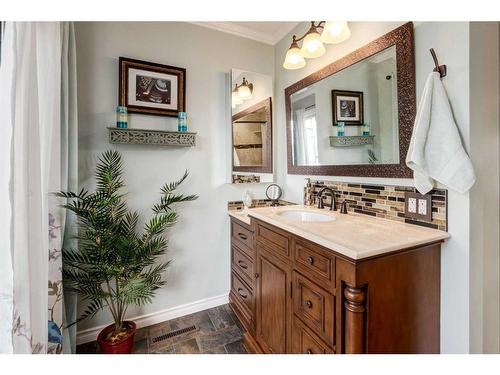 6607 Bow Crescent Nw, Calgary, AB - Indoor Photo Showing Bathroom