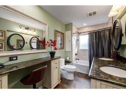 6607 Bow Crescent Nw, Calgary, AB - Indoor Photo Showing Bathroom