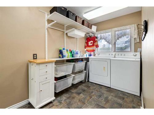 6607 Bow Crescent Nw, Calgary, AB - Indoor Photo Showing Laundry Room