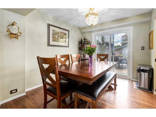 6607 Bow Crescent Nw, Calgary, AB - Indoor Photo Showing Dining Room