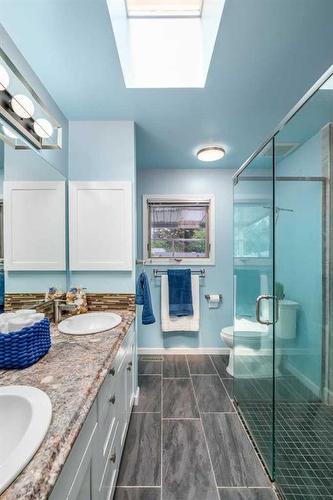 6360 Pineridge Road Ne, Calgary, AB - Indoor Photo Showing Bathroom
