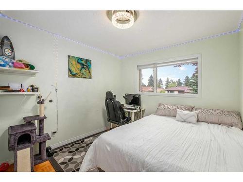 6360 Pineridge Road Ne, Calgary, AB - Indoor Photo Showing Bedroom