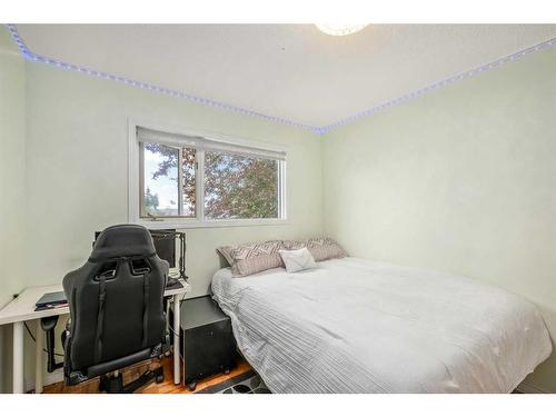 6360 Pineridge Road Ne, Calgary, AB - Indoor Photo Showing Bedroom