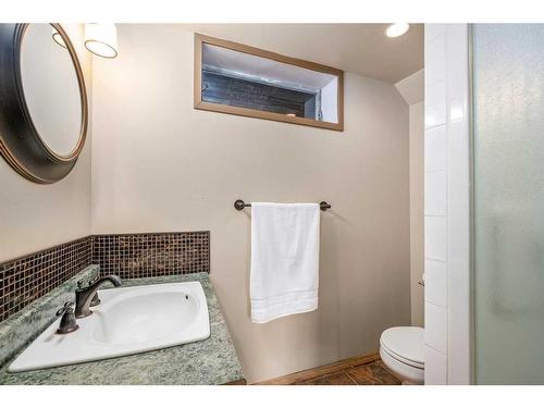 6360 Pineridge Road Ne, Calgary, AB - Indoor Photo Showing Bathroom