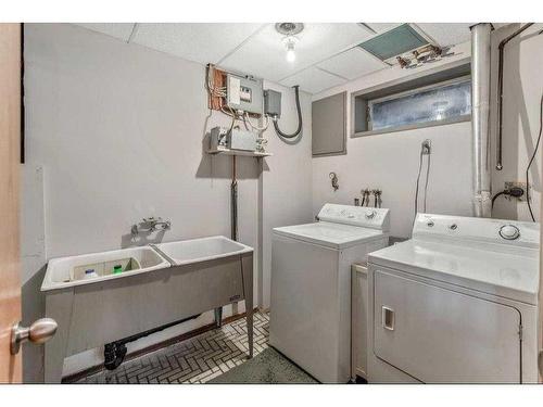 6360 Pineridge Road Ne, Calgary, AB - Indoor Photo Showing Laundry Room