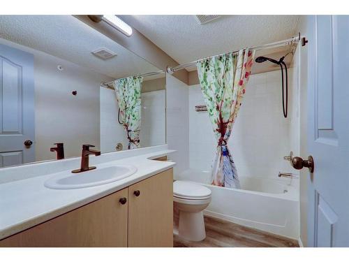 8423-304 Mackenzie Way Sw, Airdrie, AB - Indoor Photo Showing Bathroom