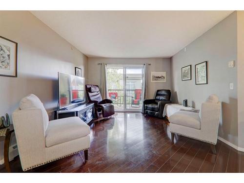 8423-304 Mackenzie Way Sw, Airdrie, AB - Indoor Photo Showing Living Room