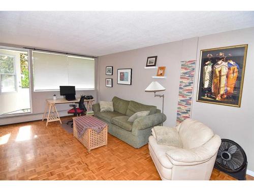 224-1616 8 Avenue Nw, Calgary, AB - Indoor Photo Showing Living Room