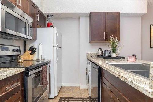 910-738 3 Avenue Sw, Calgary, AB - Indoor Photo Showing Kitchen With Double Sink