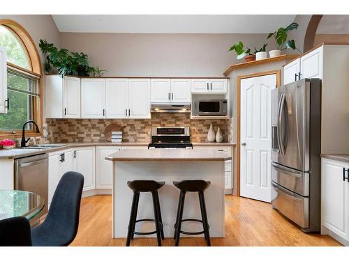 128 Citadel Park Nw, Calgary, AB - Indoor Photo Showing Kitchen