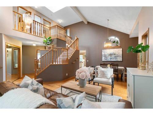 128 Citadel Park Nw, Calgary, AB - Indoor Photo Showing Living Room