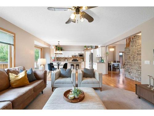 128 Citadel Park Nw, Calgary, AB - Indoor Photo Showing Living Room