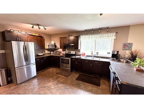 354069 Range Road 52, Rural Clearwater County, AB - Indoor Photo Showing Kitchen With Double Sink