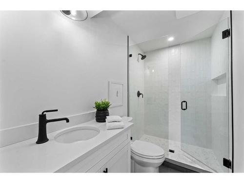 223 Parkside Way Se, Calgary, AB - Indoor Photo Showing Bathroom